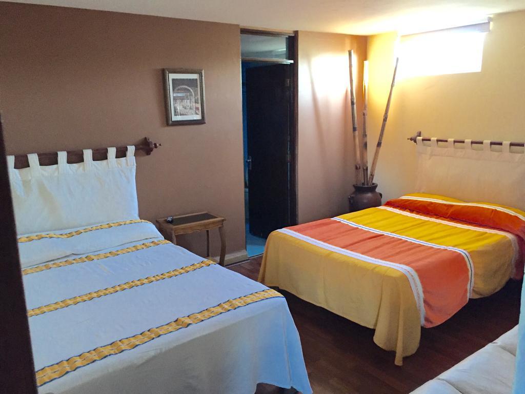 Hostal Casa Castillo Morelia Room photo