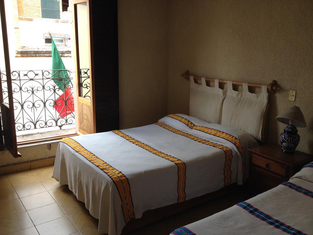 Hostal Casa Castillo Morelia Exterior photo